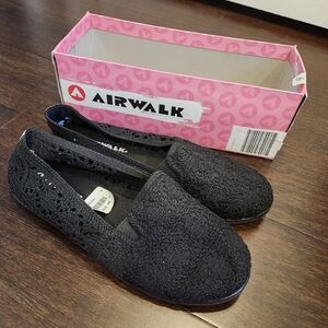 NEW Airwalk Flats - Size 9